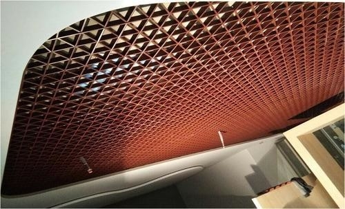 0.3mm-0.9mmのレストランの金属の天井のタイルは隠された偽の開いた細胞を耐火性にする
