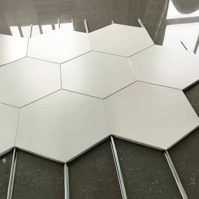 1100アルミニウム金属の天井の六角形の天井板404mmクリップ