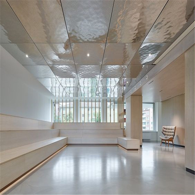 水さざ波のステンレス製の天井は壁のクラッディング装飾的な0.4mmをタイルを張る