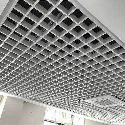 100x100金属の天井はアルミニウム細胞の建物の天井の装飾の間隔をあけるグリルをタイルを張る