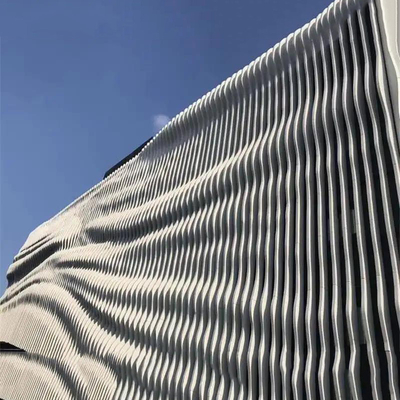 6000mmの波のバッフルの金属の建物の正面の壁のクラッディングのアルミニウム カーテン