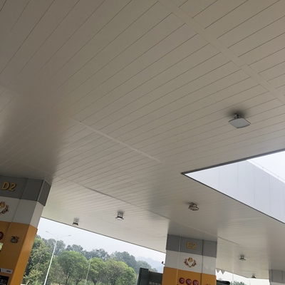 300mmの幅の板の天井は防風の外部の平野の穴があいたパターンをタイルを張る