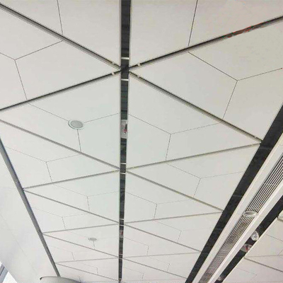 天井1000x1000x1000mmのカスタマイズ可能な色のアルミニウム三角クリップ