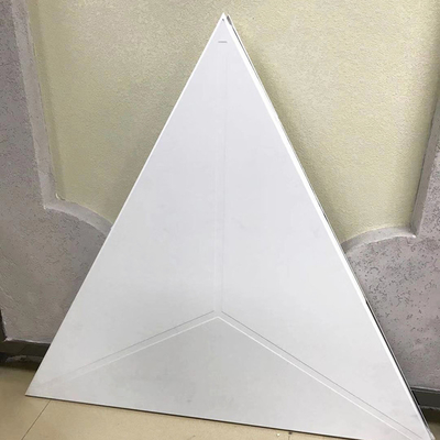 天井1000x1000x1000mmのカスタマイズ可能な色のアルミニウム三角クリップ