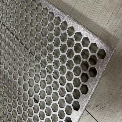 600X600クラッディングの建物のための六角形の穴があいた金属の正面のアルミニウム パネル