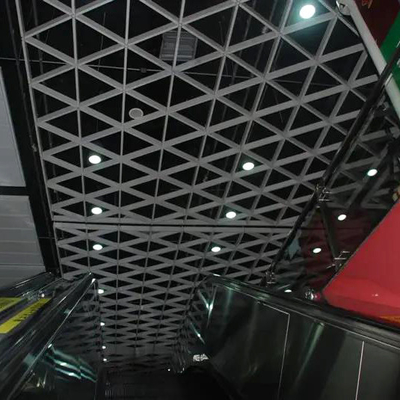 突き出されたグリルの三角形は天井の設計ISO9001ライト級選手を形づけた