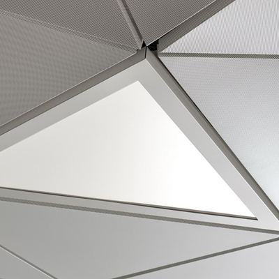 天井の完全な形1.1mmの厚さの方法防音の三角クリップ