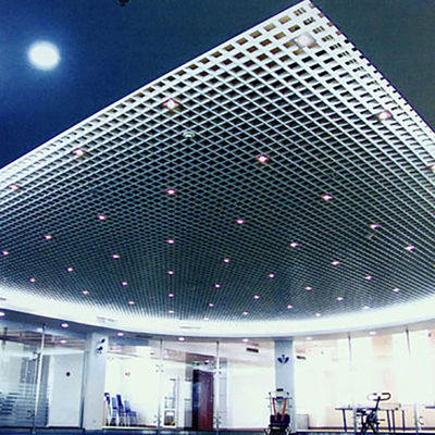 隠されたグリッド金属の天井は200x200mmの正方形かはす縁をタイルを張る