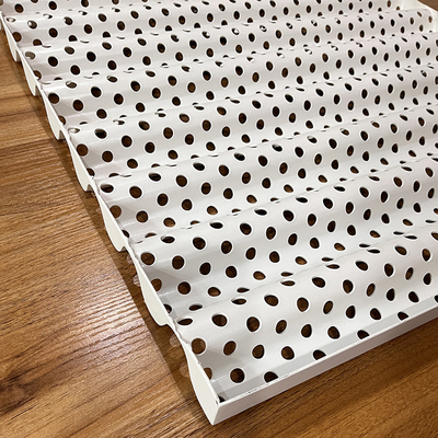 直径10mmのパーホレーションの正弦波600x630x2.0mmのアルミニウム波形のパネル