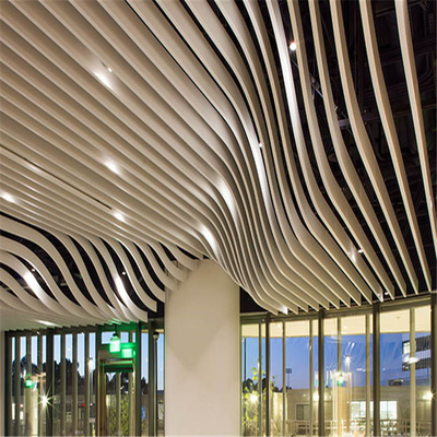 woodgrain色の壁および天井のためのアルミニウム波のバッフルの波の刃