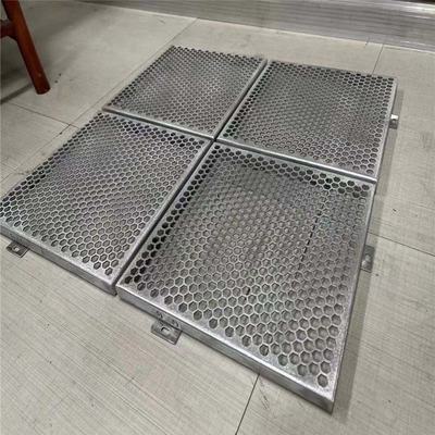 600X600mmのクラッディングの建物のための六角形の穴があいた金属の正面のアルミニウム パネル