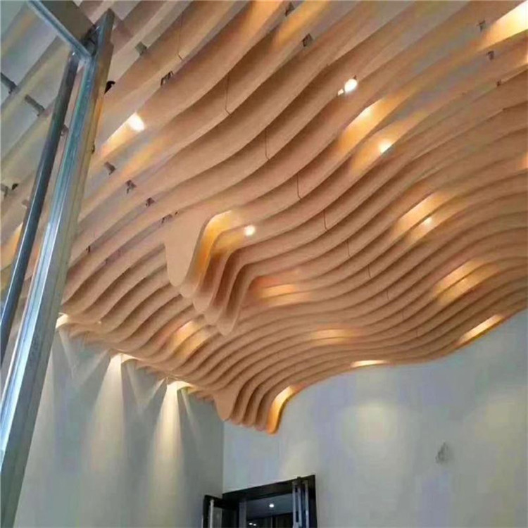アルミニウム波のバッフルの金属の天井の設計1mm-4mm厚く装飾的な天井の設計